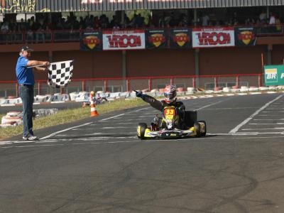 Rodrigo Piquet conquista seu 2º título no Brasileiro de Kart