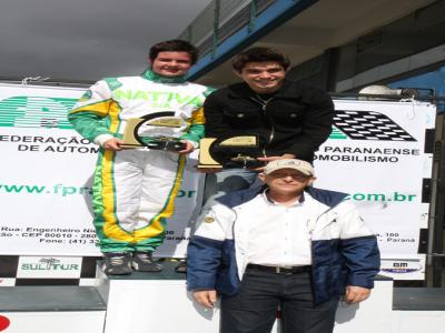 Federação Paranaense entrega prêmios aos campeões de kart