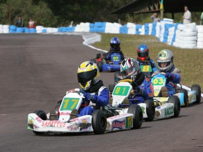 Cascavel encerra dois campeonatos de kart domingo