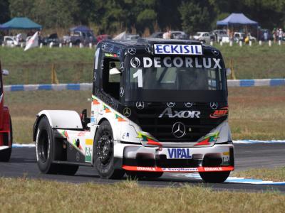 Tetracampeão da F-Truck treina em Curitiba