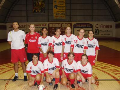 Comercial estréia com vitória no futsal feminino