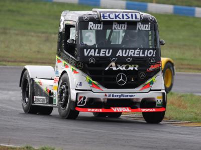 Piquet atinge primeiro objetivo e larga na 3ª fila em Goiânia