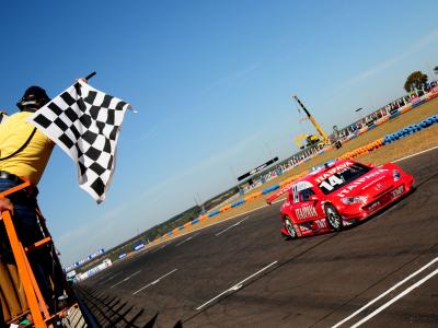 Burti ganha a Stock Car em Campo Grande