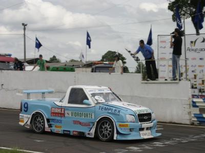 Heinen vence a Pick-Up Racing em Cascavel dispara na liderança