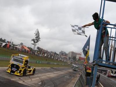 Felipe Giaffone vence Fórmula Truck em Cascavel