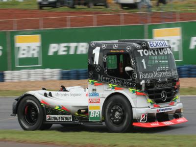 Ventinho tira pole da Fórmula Truck de Cirino em Brasília