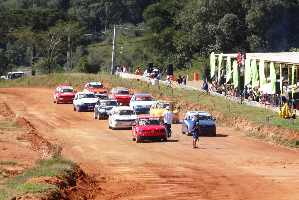 Metropolitano de Terra começa com 72 carros e boas corridas