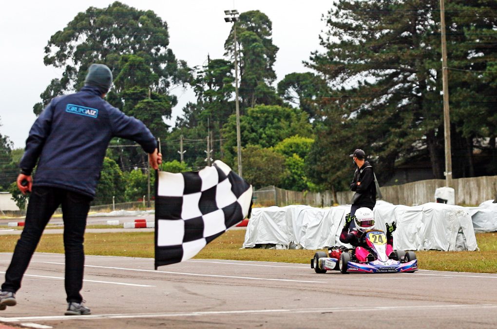 Giovana Marinoski conquista o 2º lugar na abertura da Copa Super Paraná de Kart