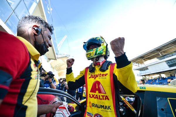 Casagrande fica mais próximo do título da Stock Car com a pole position em Interlagos