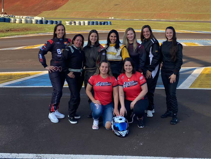 Mulheres são protagonistas no automobilismo do Paraná