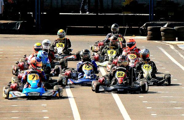Terceira etapa do Campeonato Paranaense Light de Kart movimenta o Kartódromo Luigi Borghesi em Londrina