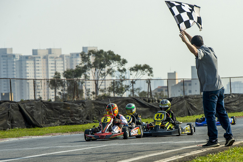 Na reta final, Moleiro reassume a liderança da Copa São Paulo Light de Kart