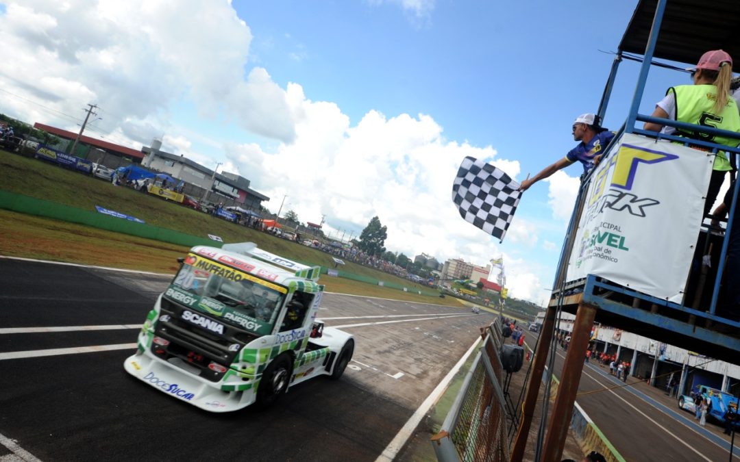 Muffato se despede das pistas com vitória na Fórmula Truck em Cascavel