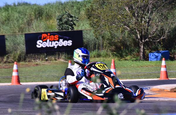 Rodolpho Santos vence na abertura do Campeonato Goiano de Kart