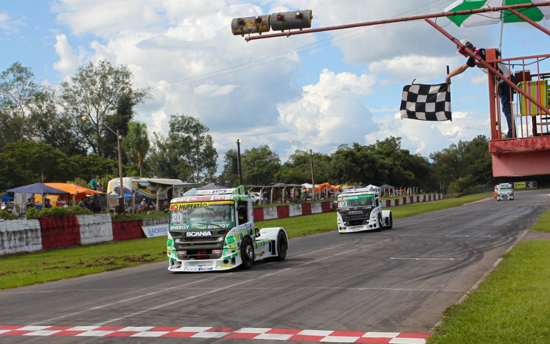 Fórmula Truck começa a temporada com as vitórias de Muffato e Duda Conci