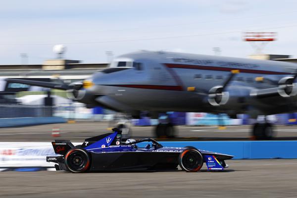 Felipe Drugovich faz melhor tempo em teste da Fórmula E na Alemanha