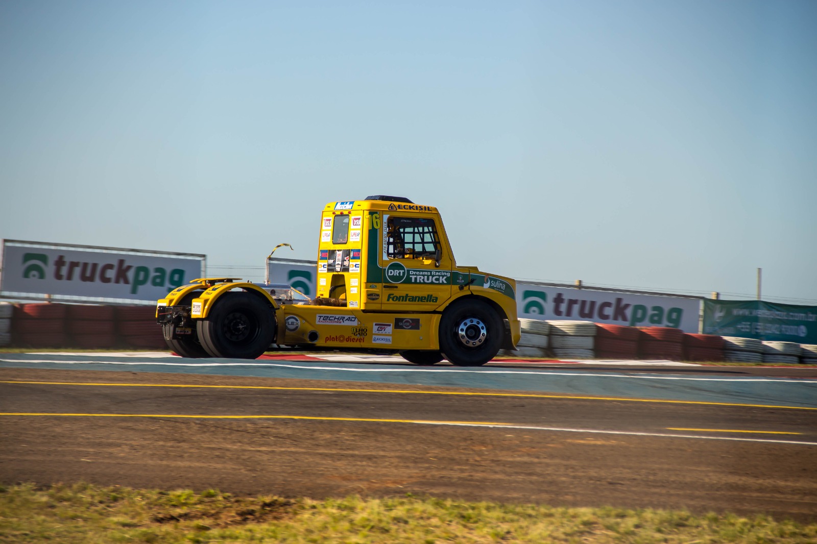 Com pneus reutilizados, Taio Agostini e Rafael Fleck fizeram a pole na  Fórmula Truck - Planeta Caminhão - Para Quem Gosta