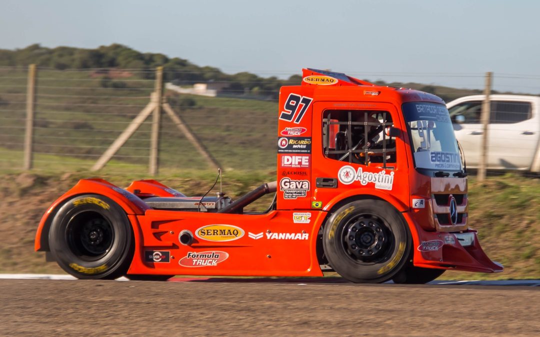 Rogério Agostini sai na frente na Fórmula Truck no Uruguai