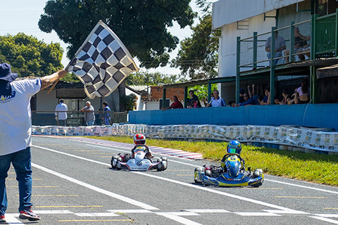 Álvaro Medeiros vence a 4ª etapa do Campeonato de Kart do Distrito Federal