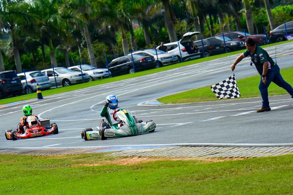 Artur Hoff domina o Campeonato Sul-Brasileiro de Kart e conquista seu primeiro título de caráter nacional
