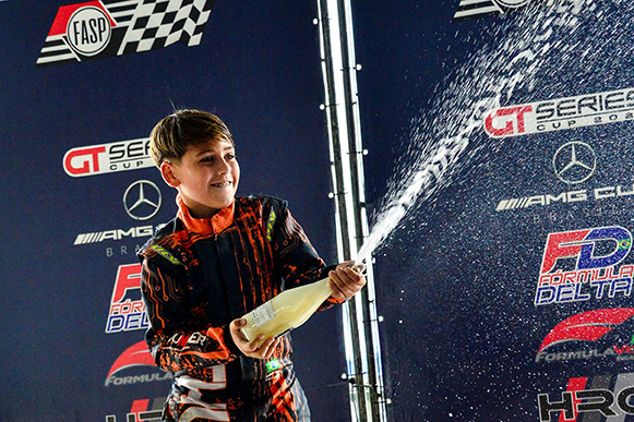 Catarinense é campeão da categoria Cadete na Copa São Paulo Light de Kart