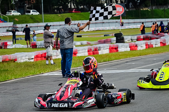 Com vitória na 3ª etapa, Pagliaro assume a vice-liderança da F-4 Júnior na Copa São Paulo Light de Kart
