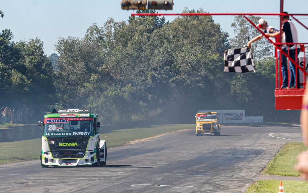 Com show, Pedro Muffato e Rampon vencem a Fórmula Truck em Guaporé