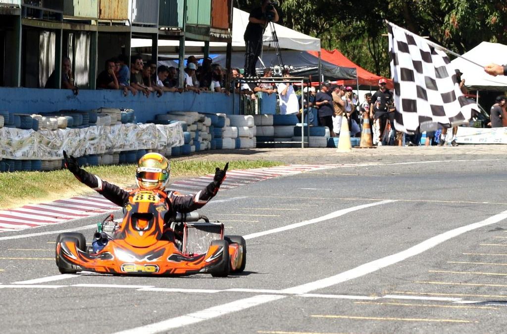 Bernardo Gentil volta à liderança do Campeonato Brasiliense de Kart