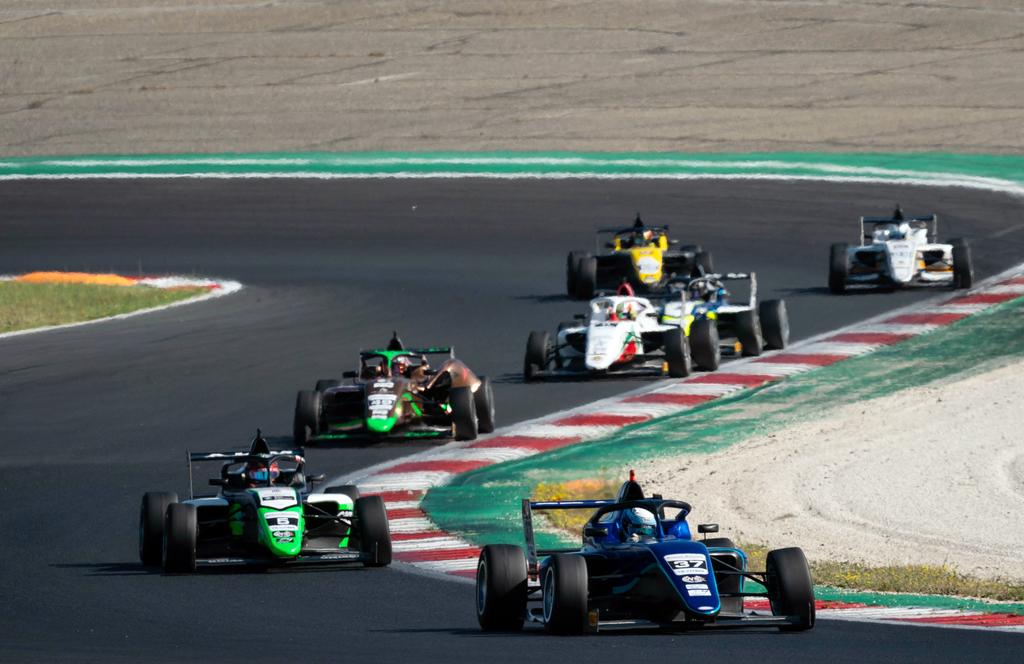 Filippo Fiorentino fica próximo do pódio na Rookie em sua estreia no Campeonato Italiano de Fórmula 4