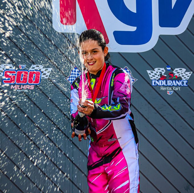 Giovana Marinoski disputa a FIA Girl Seletiva de Kart domingo no Speed Park