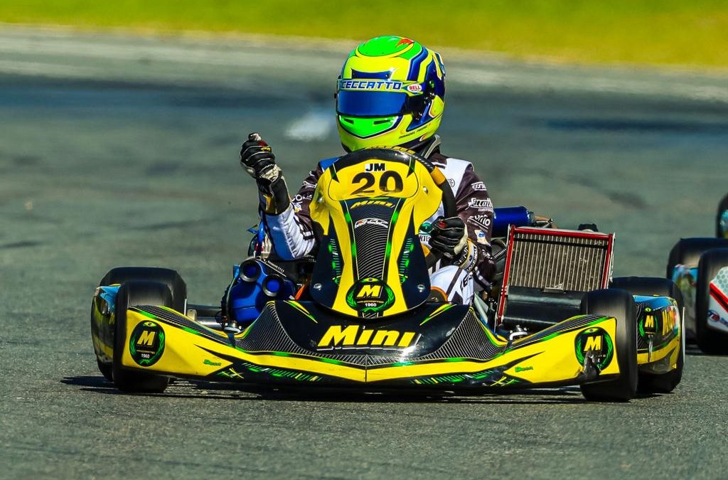 Manoel Ceccatto é campeão catarinense de kart e comemora seu segundo título na temporada