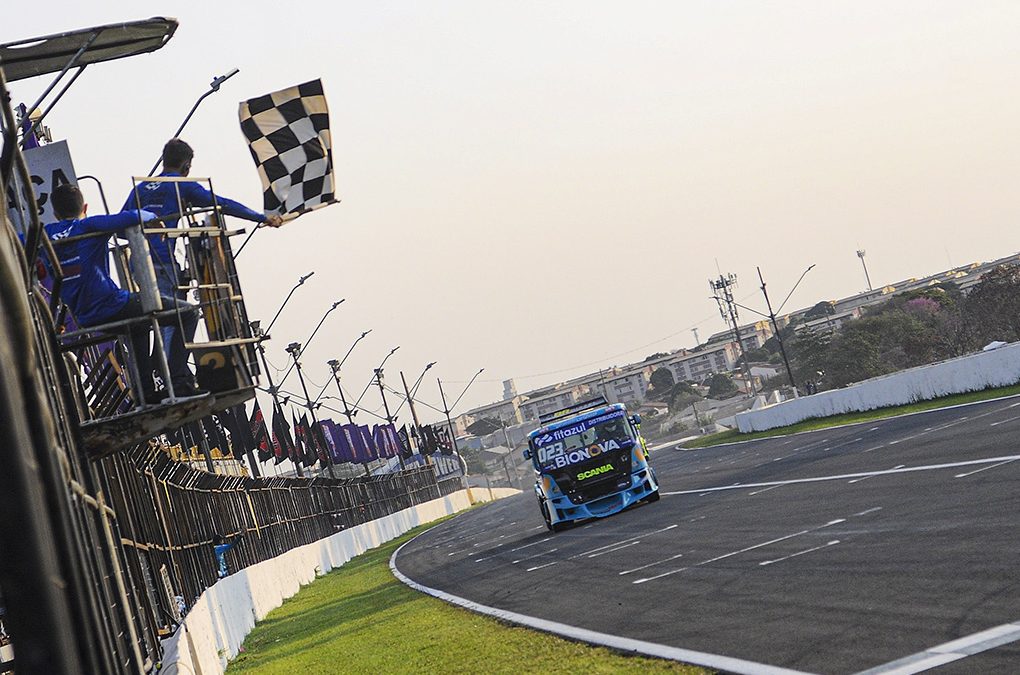 Jorginho Feio ganha prova extra da Fórmula Truck em Londrina