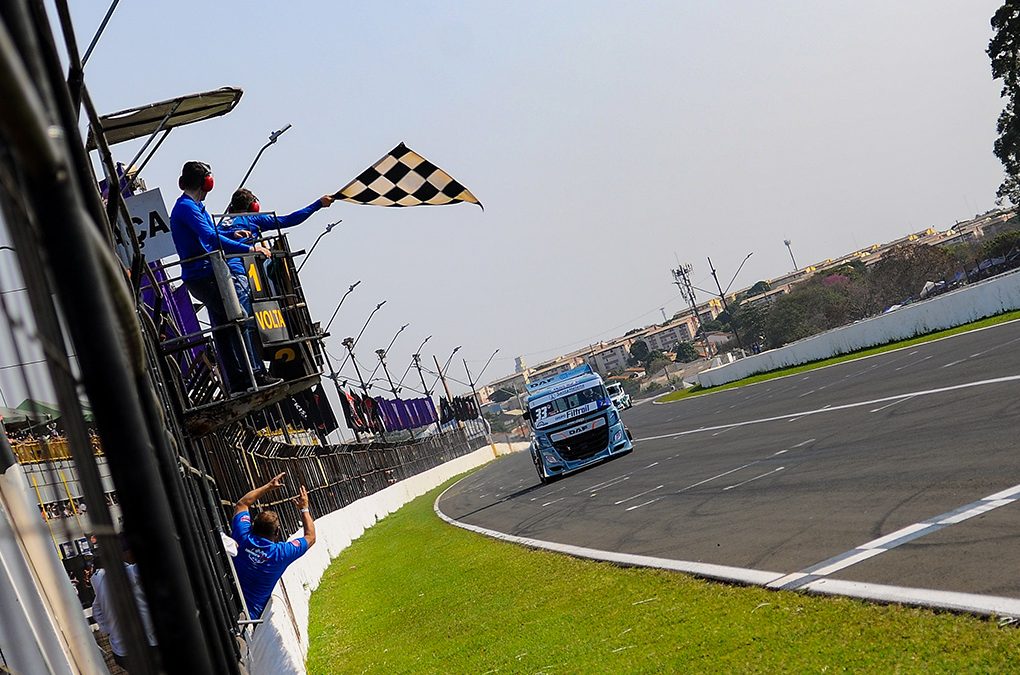 Equipe Garagem Racing conquista uma vitória e um segundo lugar na Fórmula Truck em Londrina