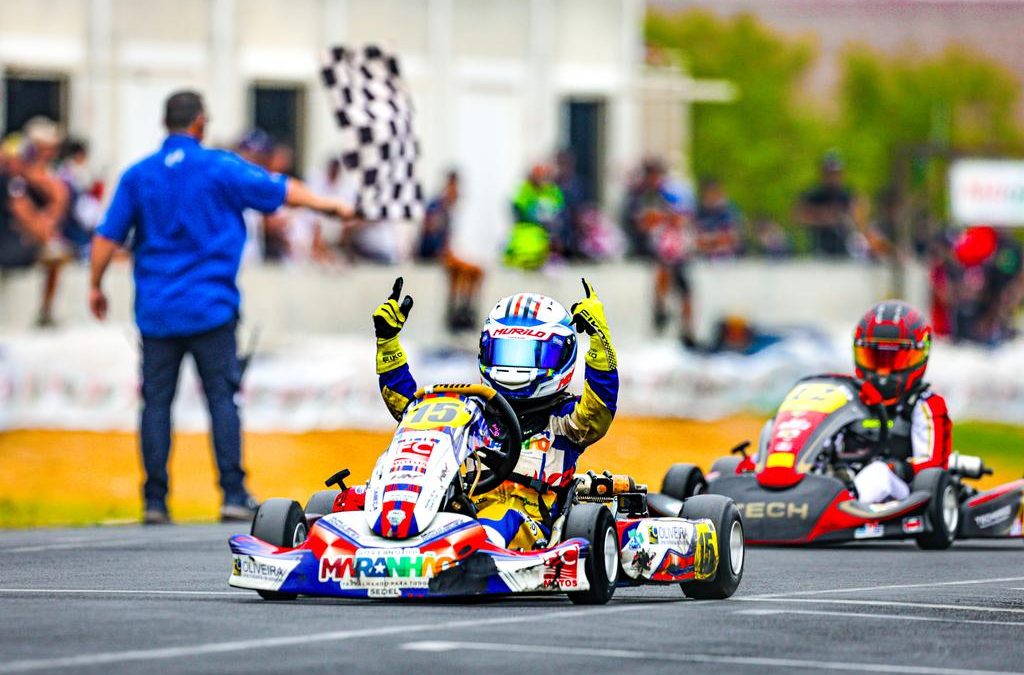 Murilo Dominguez dá show, mas punição por bico lhe tira título na categoria Mirim no Brasileiro de Kart