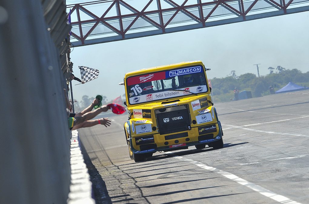 Gaúchos dominam a Fórmula Truck no Uruguai