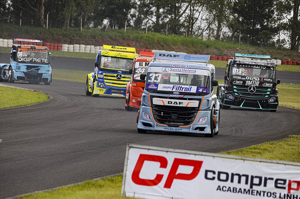 Joãozinho Santa Helena sai na frente na Fórmula Truck no Autódromo do Tarumã