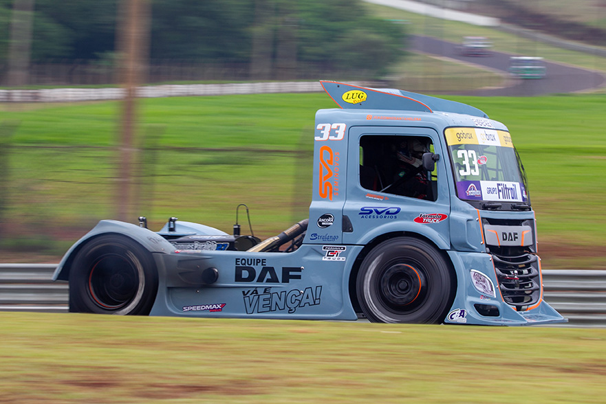 Pilotos da equipe Garagem Racing largam no Top 8 de suas categorias na Fórmula Truck em Cascavel